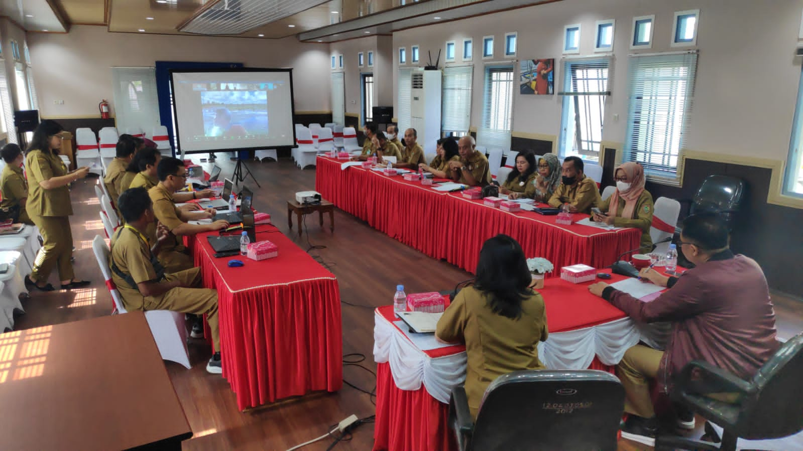 Kepala Dislutkan Prov. Kalteng Pimpin Rapat Evaluasi dan Pengendalian Pelaksanaan APBD dan APBN Serta Progres Pengadaan Barang/Jasa