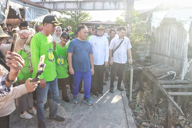 Gubernur Kalteng Sugianto Sabran Tinjau Kondisi Sampah di Kawasan Kampung Puntun