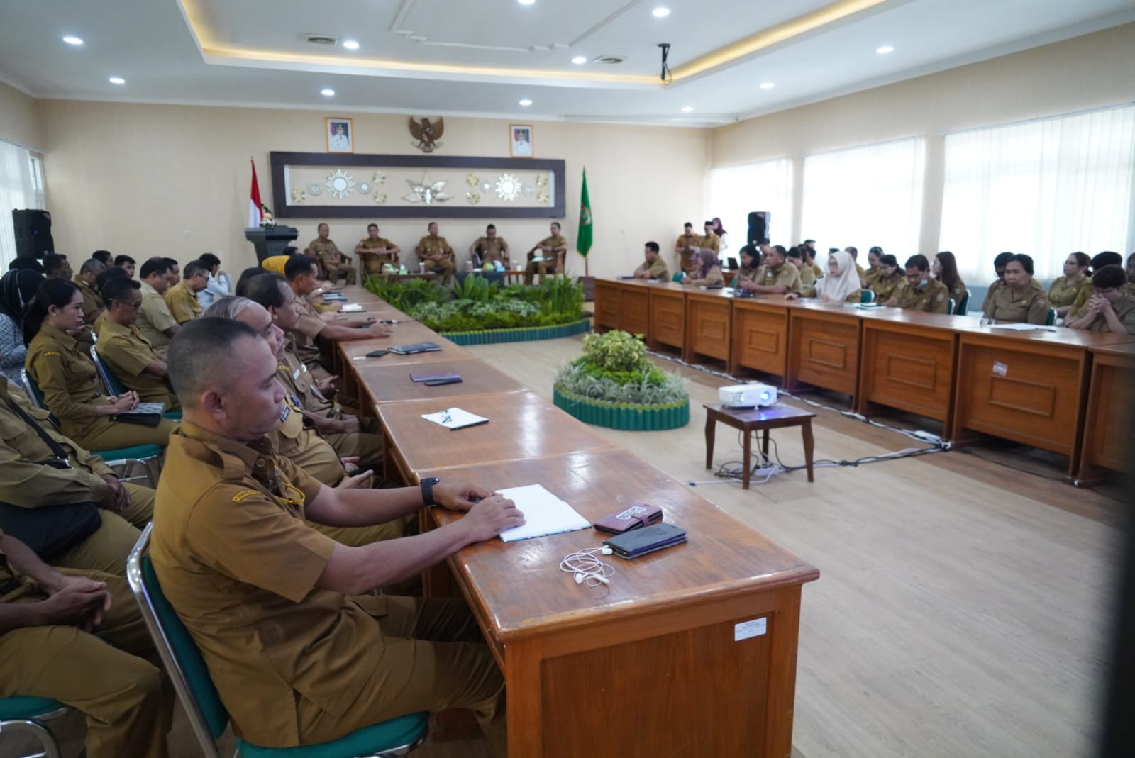 Sahli Yuas Elko Buka FGD Optimalisasi Pendapatan Asli Daerah Sektor Retribusi Daerah di Prov. Kalteng