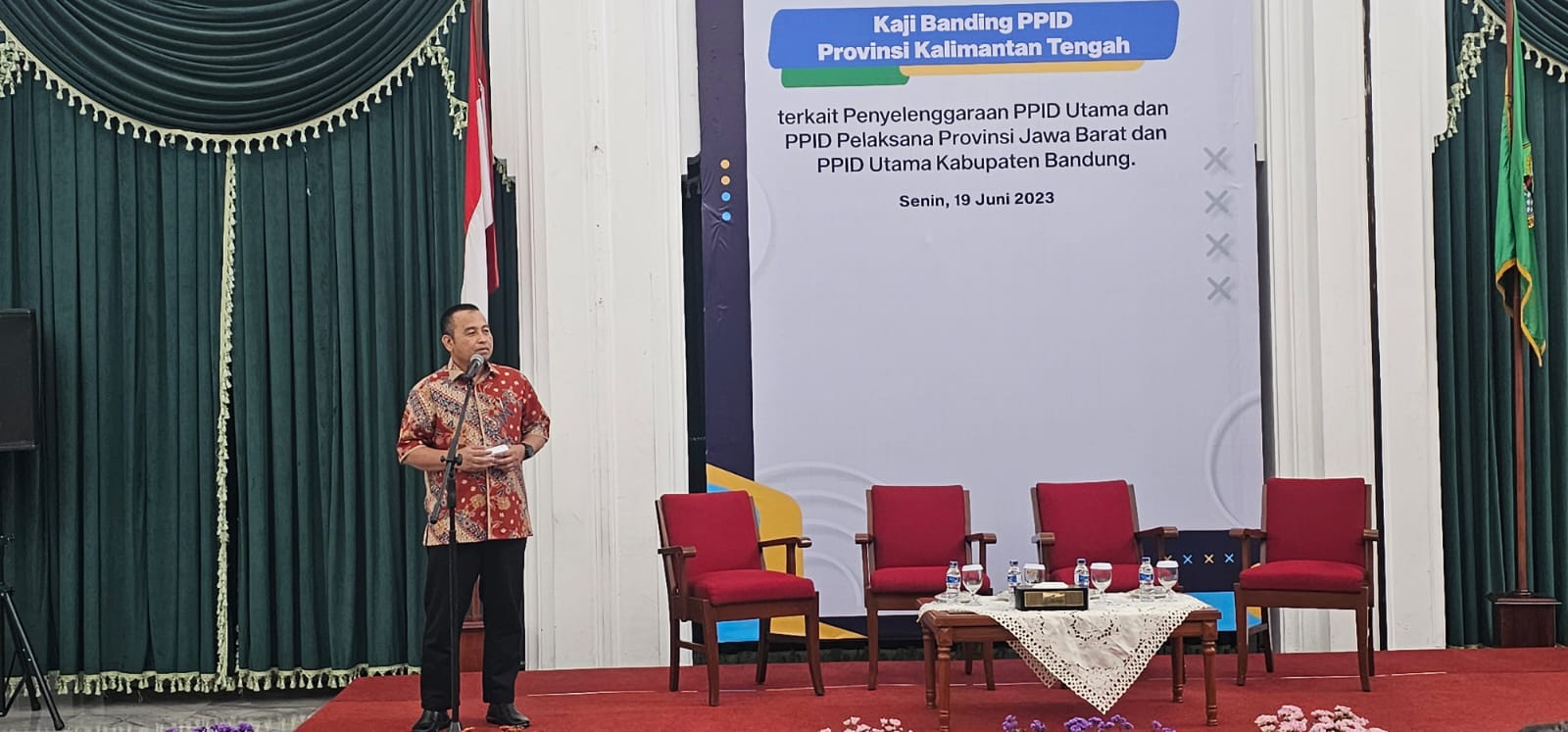 Asisten Administrasi Umum Sri Suwanto Sampaikan Sambutan Dalam Kegiatan Kaji Banding PPID