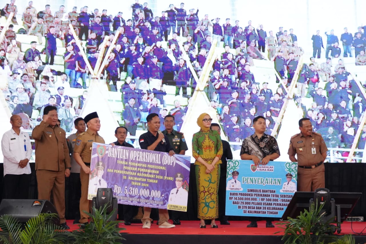 Gubernur Kalteng Sugianto Sabran Serahkan Secara Simbolis Bantuan Biaya Produksi Perikanan