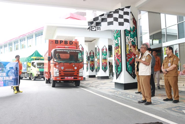 Gubernur Kalteng Sugianto Sabran Lepas Pemberangkatan Tim dan Bantuan Logistik Tahap 2  untuk Masyarakat Terdampak Banjir