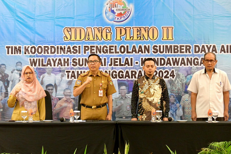 Kepala Bappedalitbang Prov. Kalteng Leonard S. Ampung Buka Sidang Pleno III TKPSDA Wilayah Sungai Jelai-Kendawangan