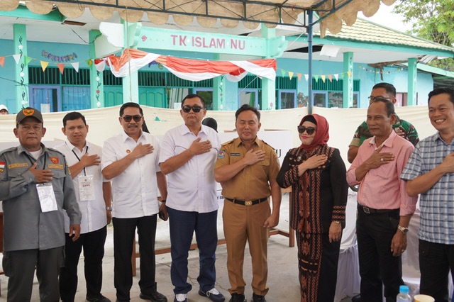 Gubernur Kalteng Sugianto Sabran Didampingi Unsur Forkopimda Prov. Kalteng Memantau Pelaksanaan Pemungutan Suara