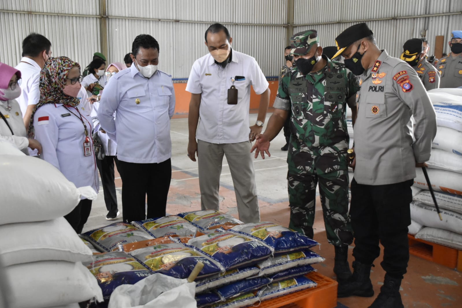 Wagub Kalteng Edy Pratowo Bersama Forkopimda Lakukan Pemantauan Pasar Dan Kebutuhan Bahan Pokok